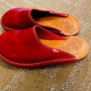 Like new Duckfeet size 36 Blavand in the color granate